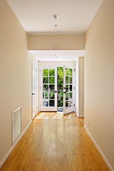 Building Photo - 5237 San Feliciano Dr