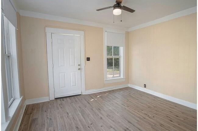 Building Photo - 111 S Olive St