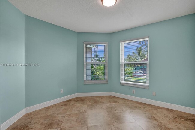 Building Photo - 8820 Woodside Ct