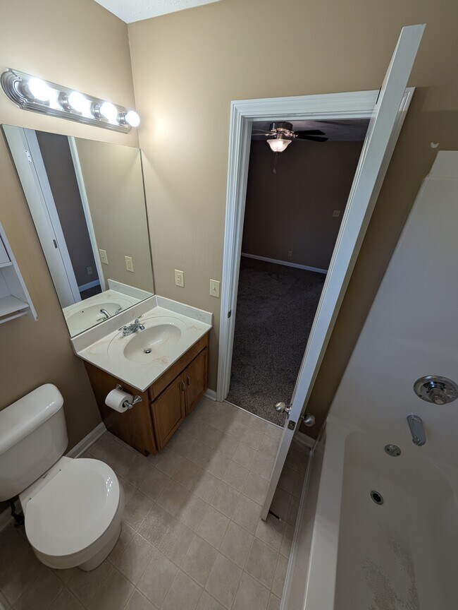 Building Photo - 616 Wolfchase Dr
