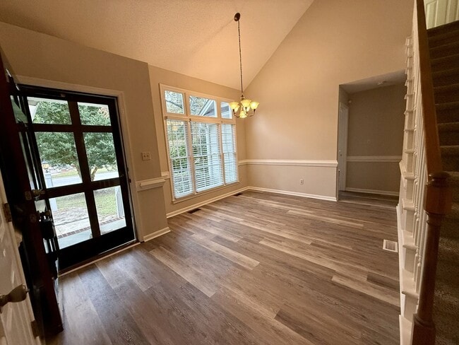 Building Photo - 1024 Laurens Way