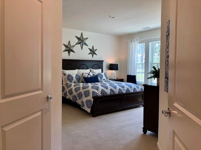 Building Photo - 130 University Ave