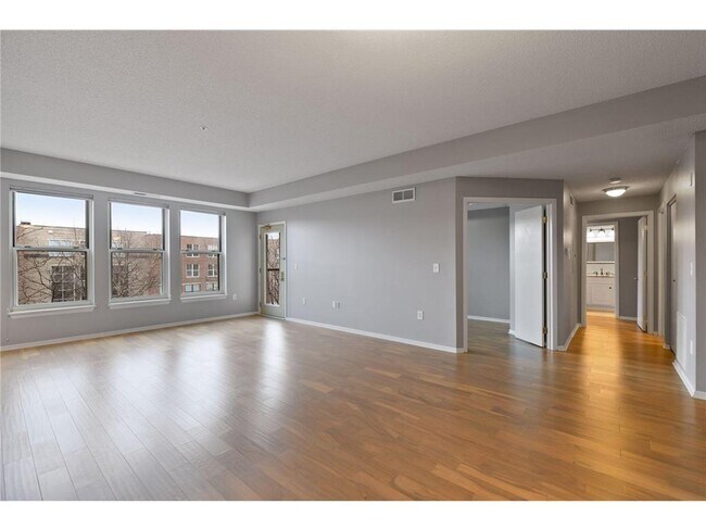 Building Photo - 560 2nd St