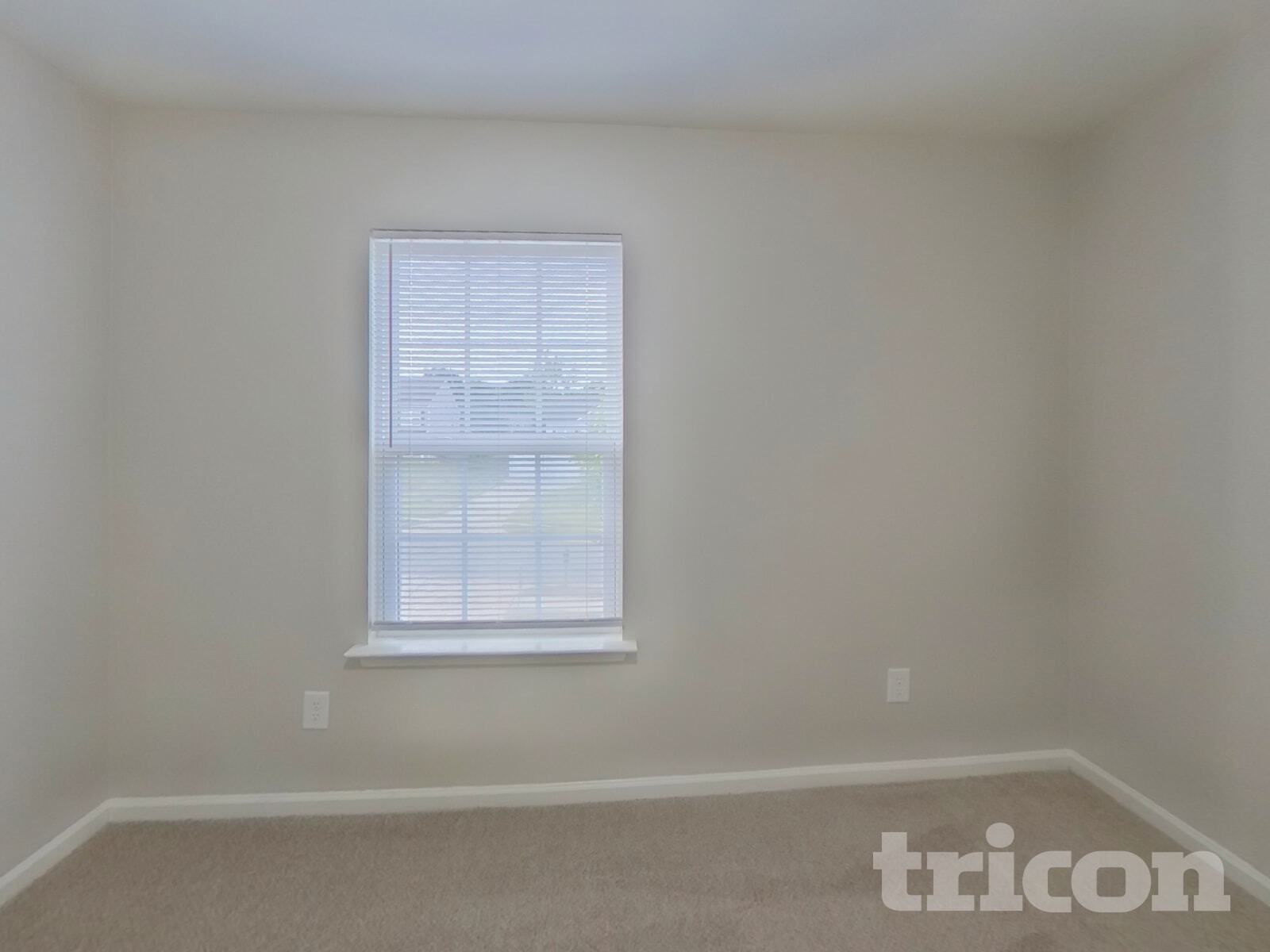 Building Photo - 2092 Roscommon Dr