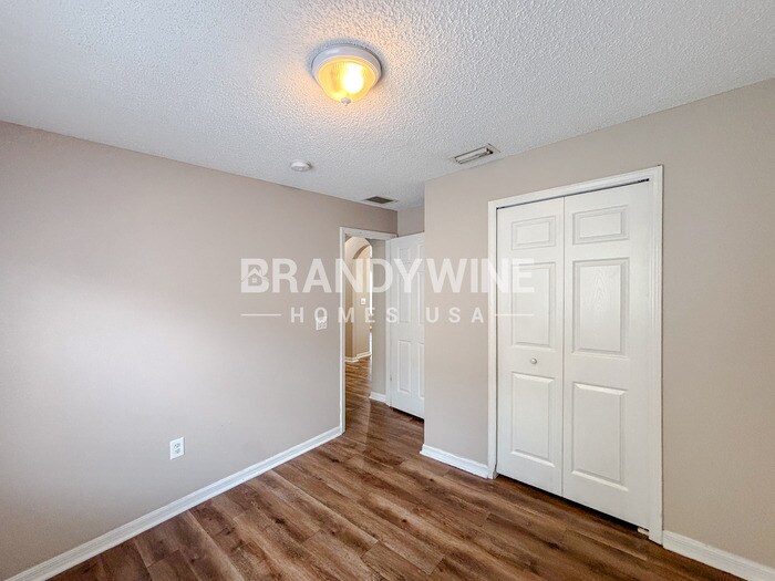 Building Photo - 11750 Lynmoor Dr