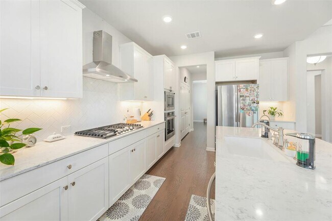 Building Photo - 6805 Covina Ln