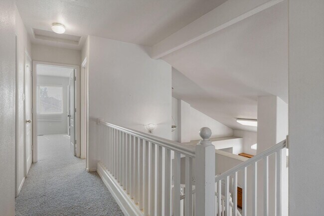 Building Photo - 7351 Sidewinder Dr NE