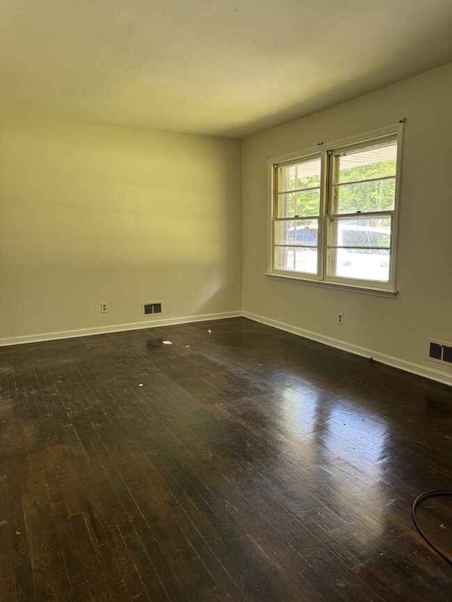 Building Photo - 302 Sunset Dr