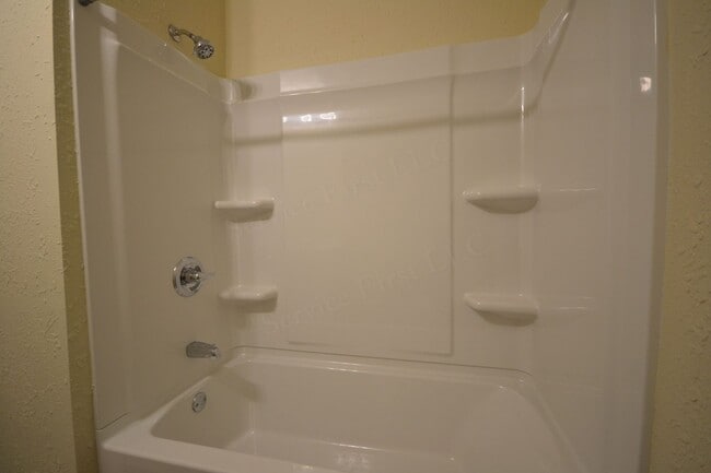 Building Photo - 2 Bed 1 Bath 900 SQFT Home in Bolivar!