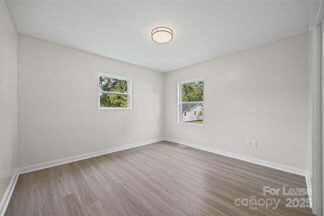 Building Photo - 1204 Bel Aire Ave