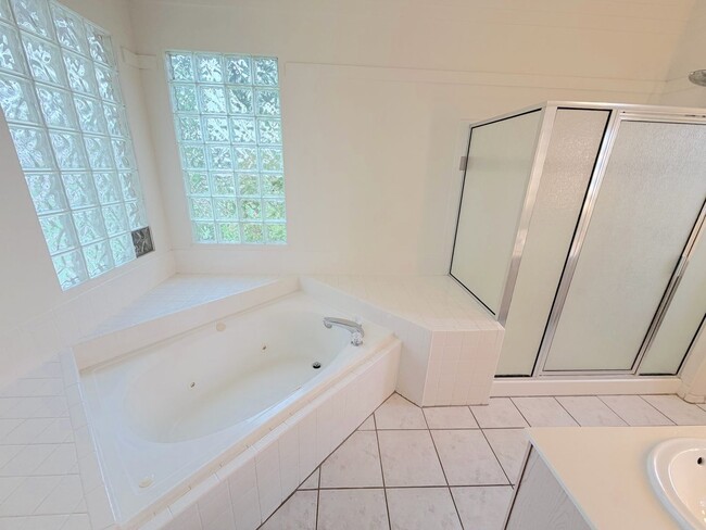 Building Photo - 5105 Rae Ct NE