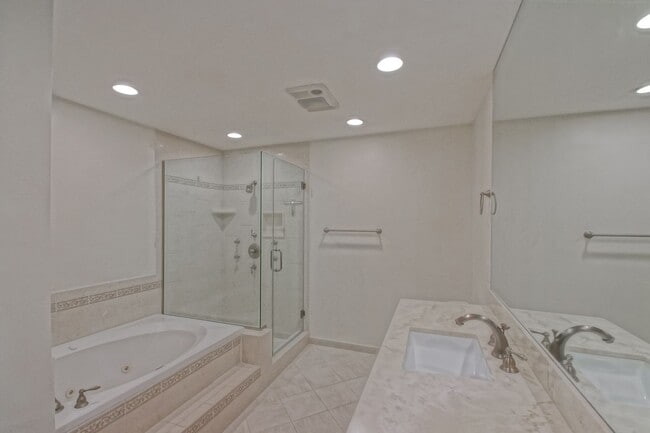 Building Photo - NICELY REMODELED, 2BR2.5BA, 1700 SQ FT CON...
