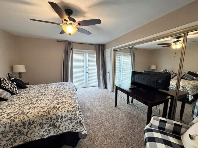 Building Photo - 605 Port