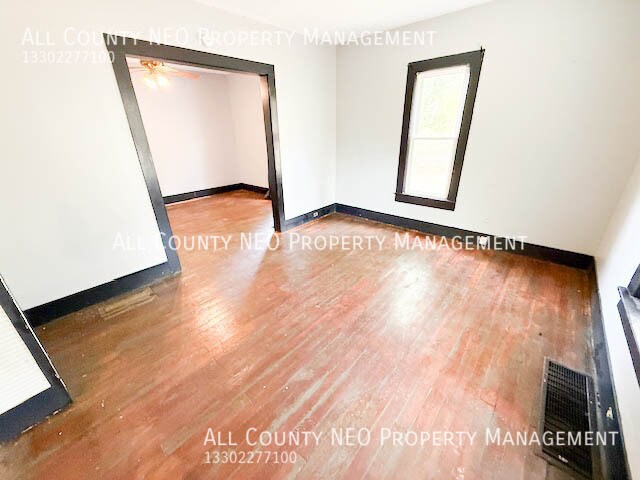 Building Photo - 955 Morse St