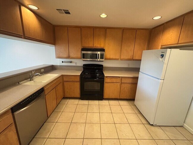 Building Photo - 525 Orange Grove Pl