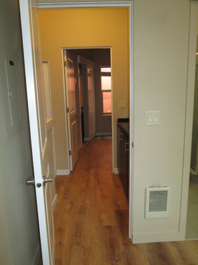 Building Photo - 4321-B SE Division St