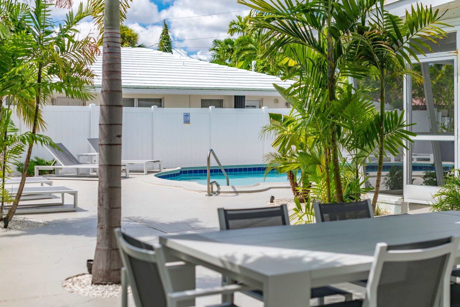 Building Photo - 2407 NE 33rd Ave