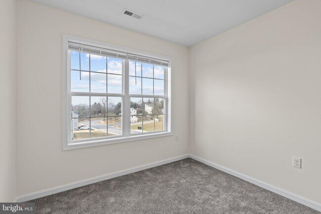 Building Photo - 2027 Ter Vw Ln