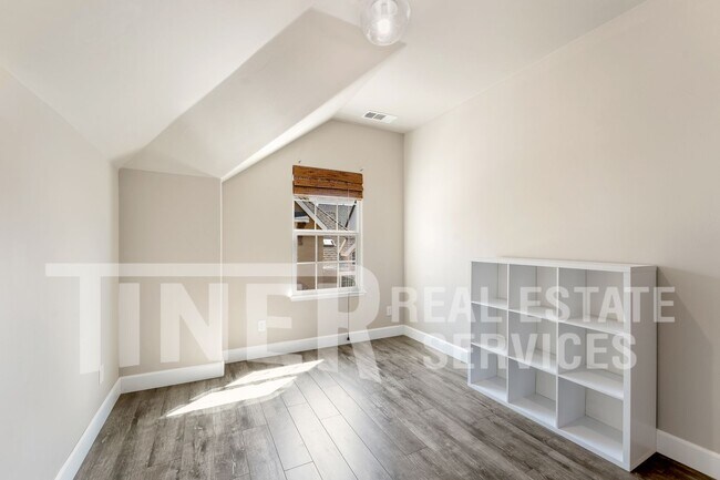 Building Photo - 1040 Matthews Run Way