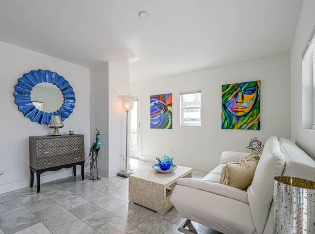 Building Photo - 12936 Jimmy Buffett Mem Hwy