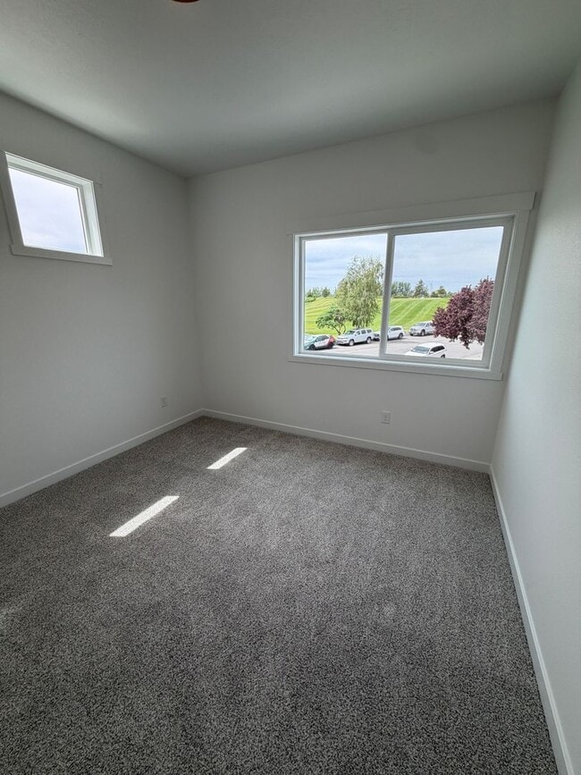 Building Photo - 6398 Melby Way NE
