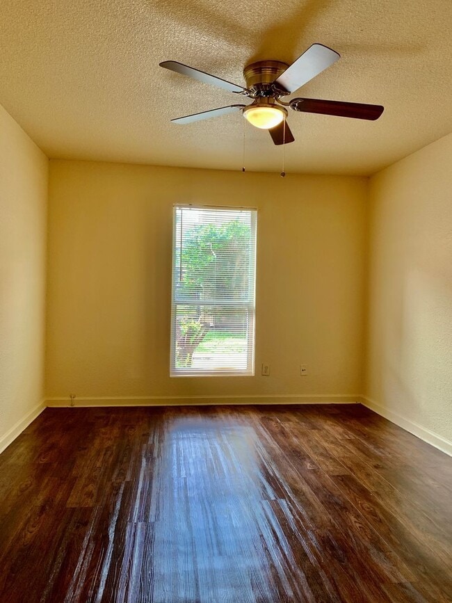 Building Photo - 8100 Creekbend Dr