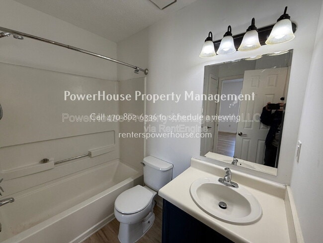 Building Photo - 3859 Meadow Creek Dr