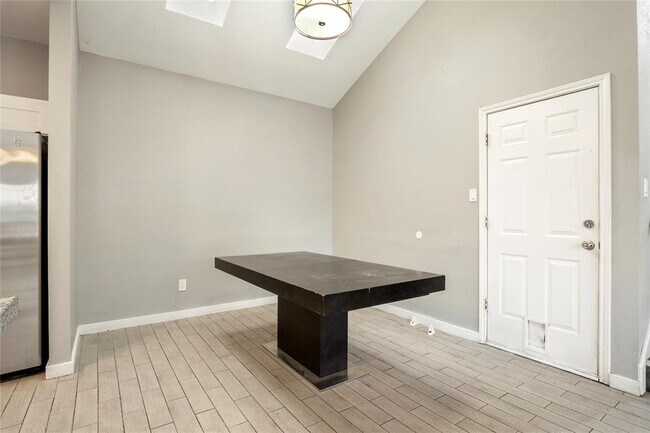 Building Photo - 16801 Gravesend Rd