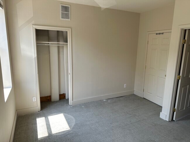 Building Photo - 1742 E Lombard St