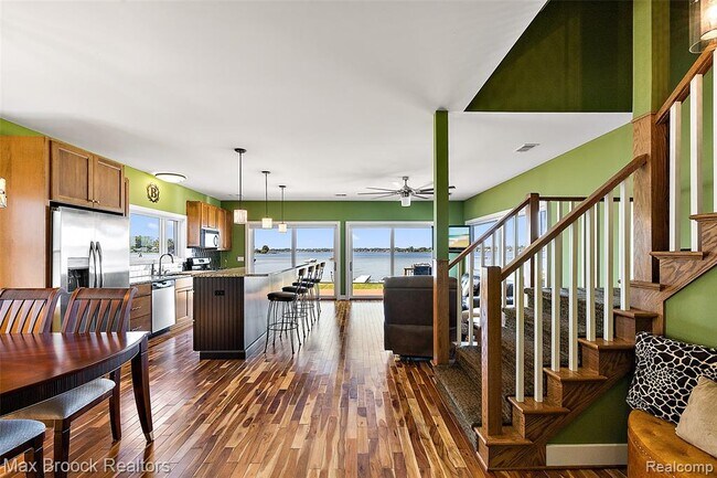 Building Photo - 2022 Willow Beach St