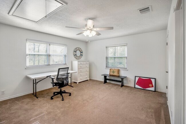 Building Photo - 15347 Conroe Dr
