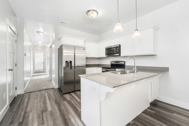 Building Photo - Beautiful 3BR Condo in Riverton - Move-In Ready