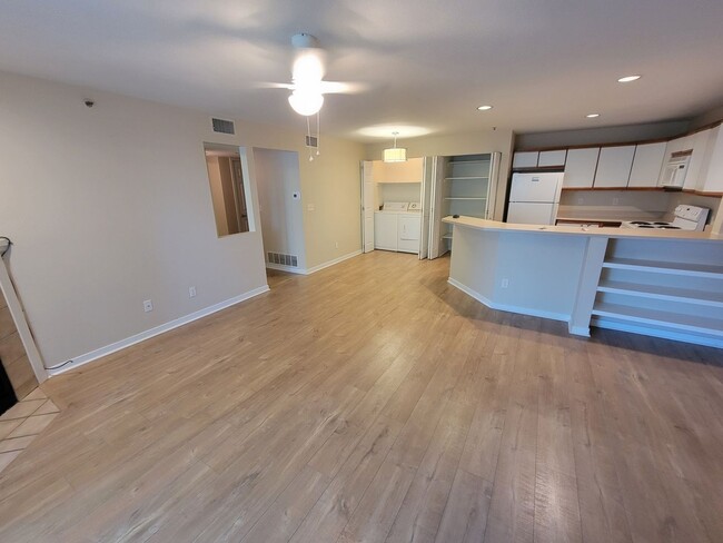 Building Photo - Immaculate 2 Bedroom, 2 Bath Top Floor Con...