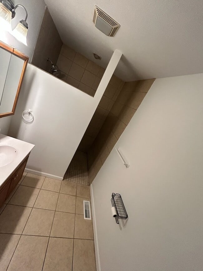 Building Photo - 114 W Alexander St