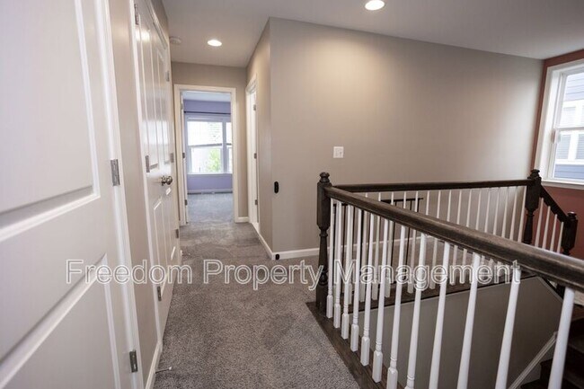 Building Photo - 2425 Morgans Point Dr