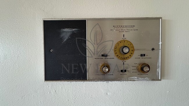 Building Photo - 970 W 14th St