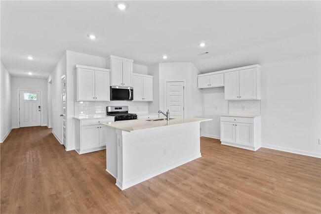 Building Photo - 813 Heeler Ave