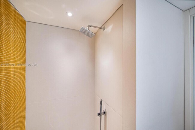 Building Photo - 1331 Brickell Bay Dr