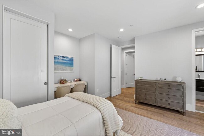 Building Photo - 5310 Dorsett Pl NW