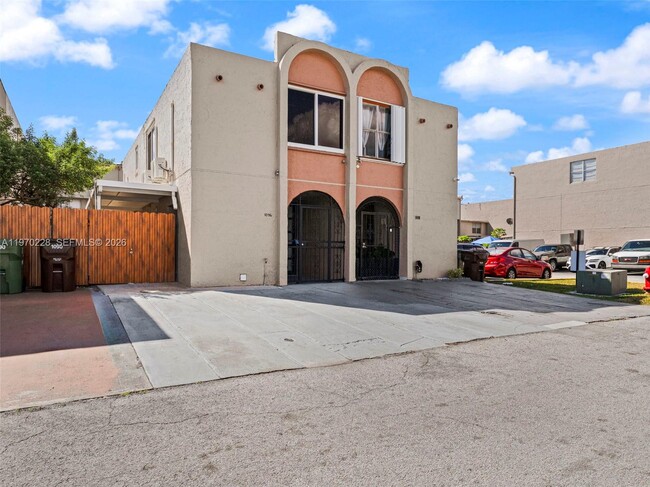 Building Photo - 1096 W 42nd Pl