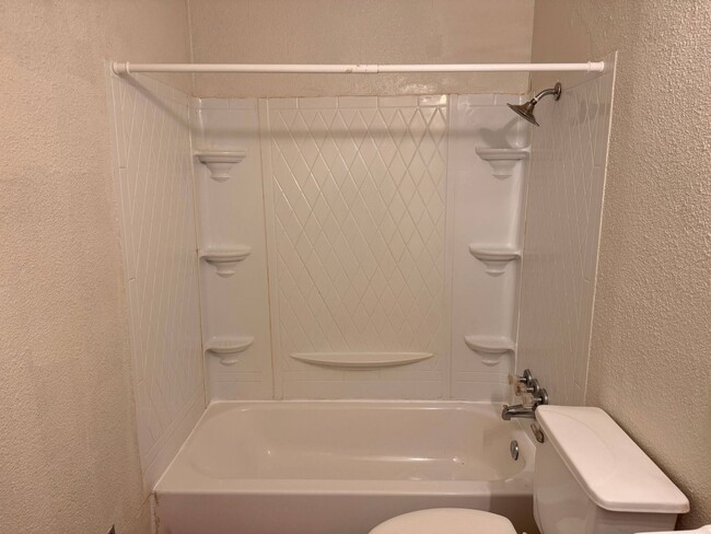 Building Photo - Affordable 3 Bed 1 Bath In Lynwood