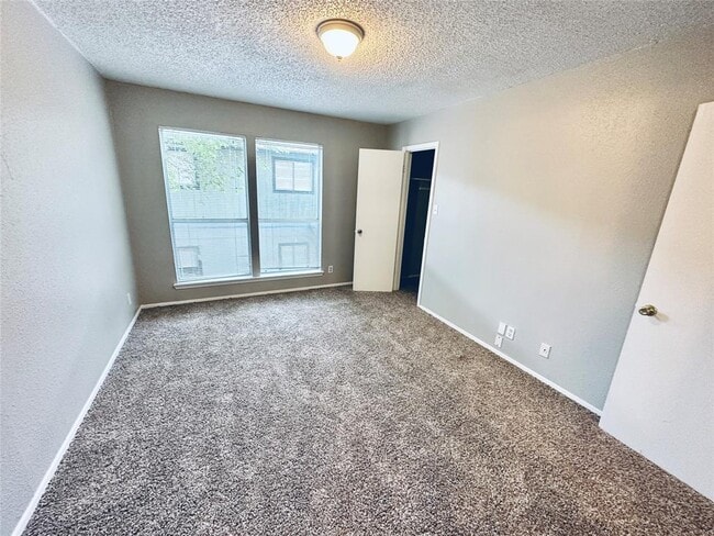 Building Photo - 1318 Southport Dr