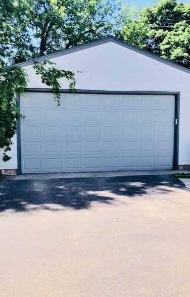 Building Photo - 1804 13th Ave S