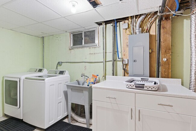 Building Photo - Modern & Cozy Spokane Retreat | Prime Location Near South Hill