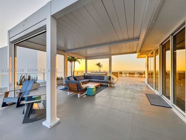 Building Photo - 2020 N Bayshore Dr