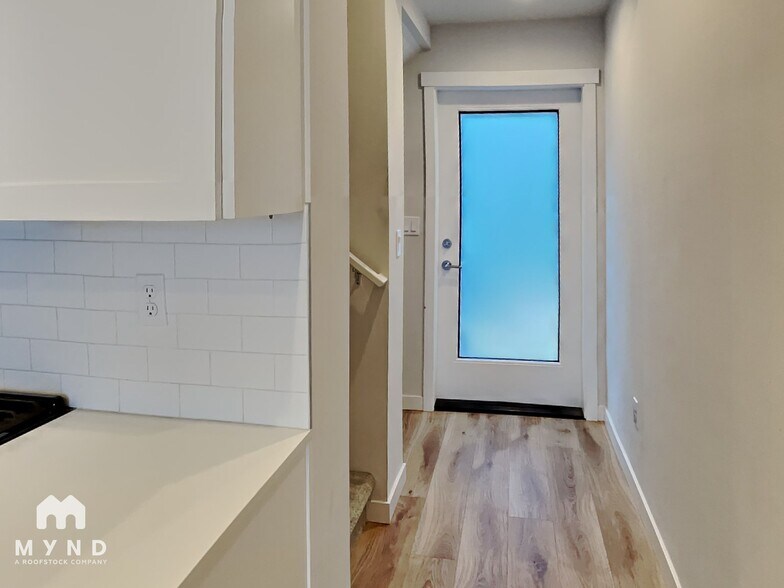 Building Photo - 7023 42nd Ave S