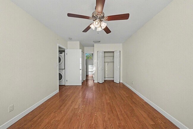 Building Photo - 5789 Woodland Point Dr
