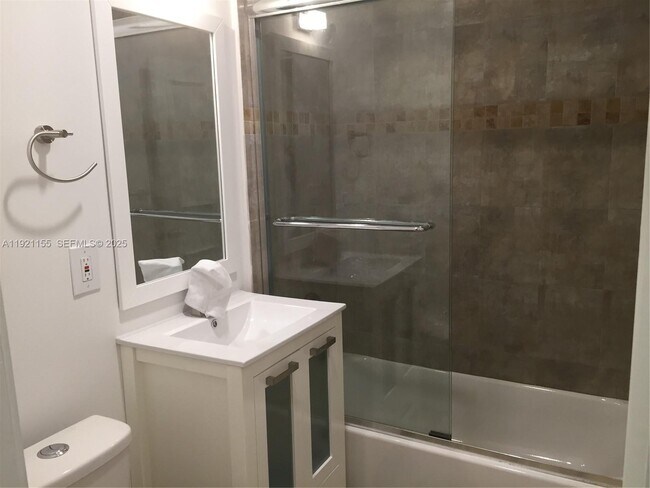 Building Photo - 1831 SW 17th Terrace