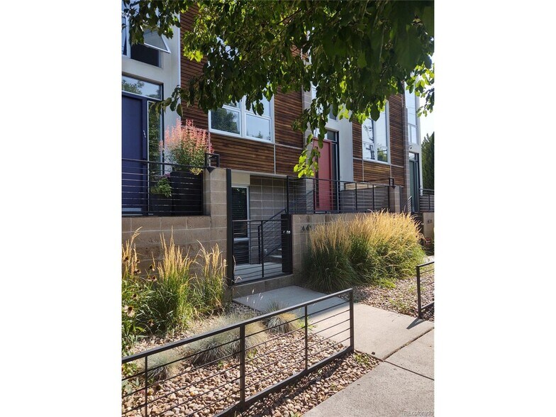 Building Photo - 441 24th St