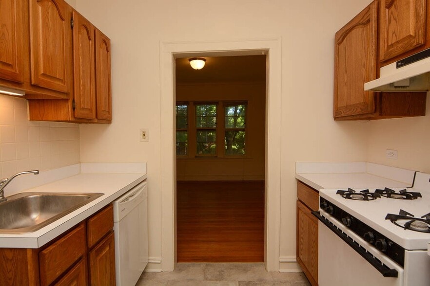 Building Photo - 4873 N Talman Ave